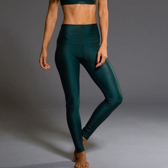 Onzie Pants - Onzie green lizard print high waisted leggings XS